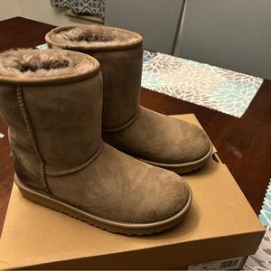Uggs Tan 4Y